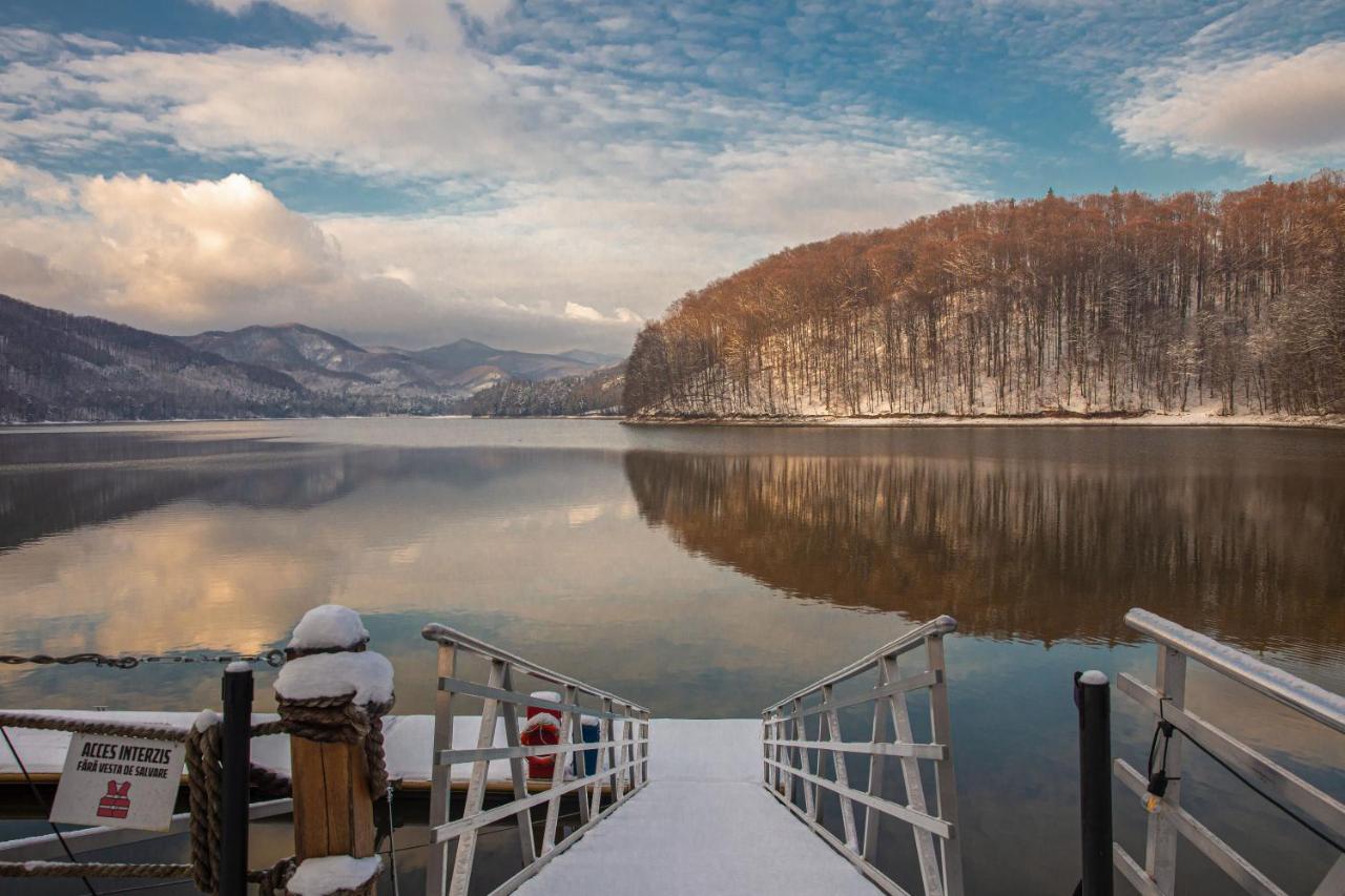 Adventure Lake Resort - Simared Baia Mare Bagian luar foto