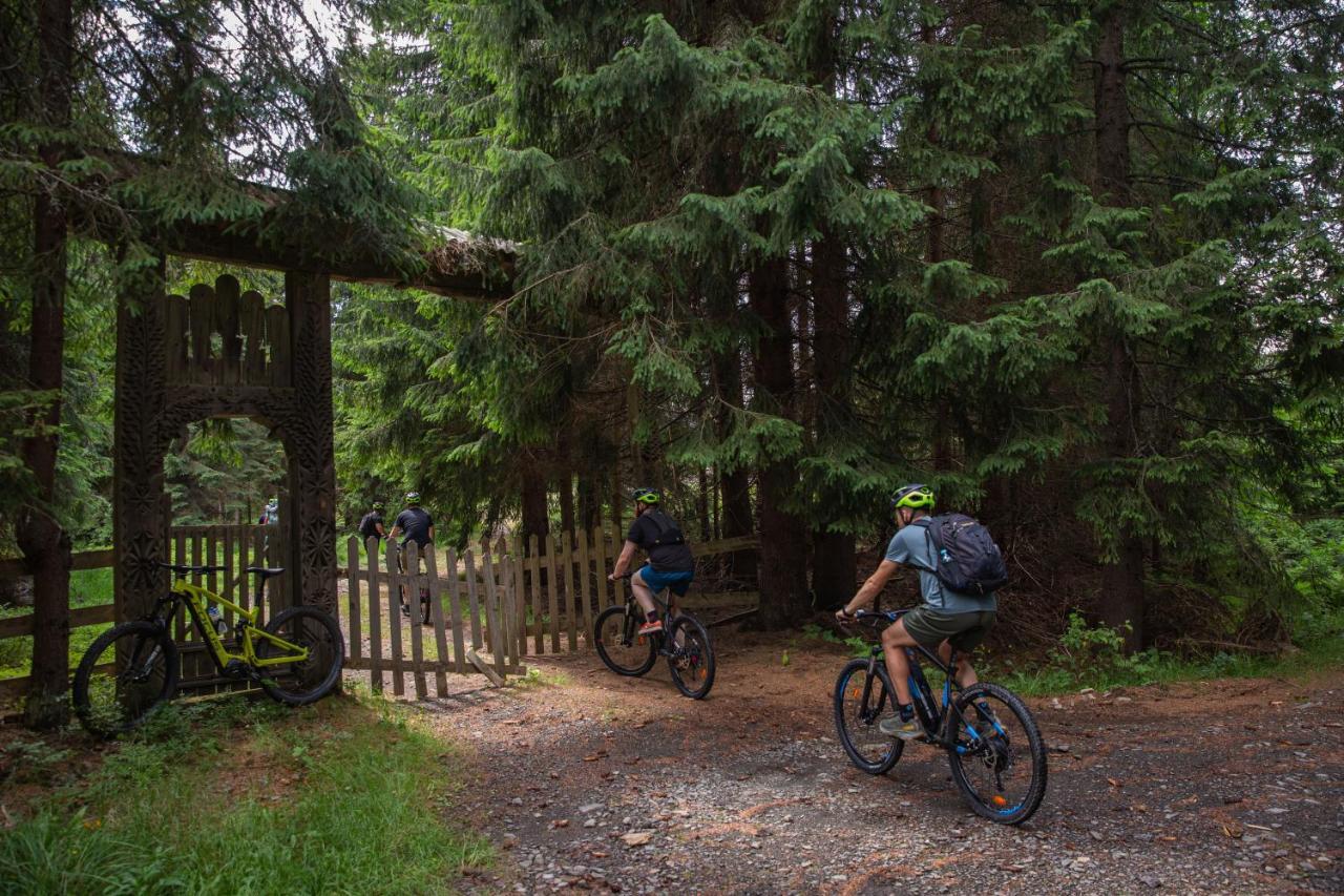 Adventure Lake Resort - Simared Baia Mare Bagian luar foto